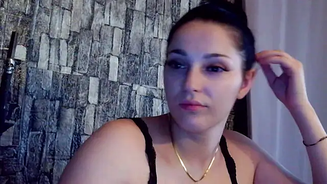 Ellara- online show from June 26, 2026, 11:21 pm