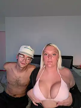 Blondebarbie21 online show from August 4, 2026, 10:36 pm