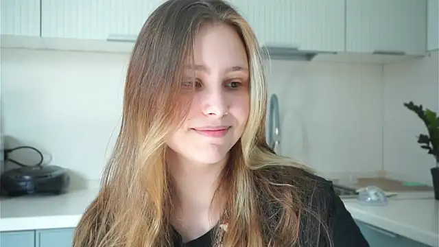 RikkiSmollee online show from August 7, 2026, 8:42 am