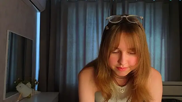 SunnySikarskie online show from June 29, 2026, 4:41 am