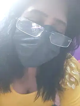 Zaara-Rose online show from July 18, 2026, 7:17 am