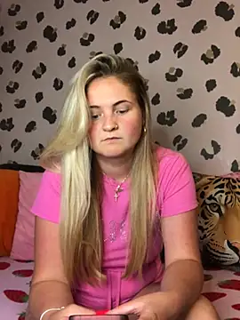 Juicy BabeXo online show from June 28, 2026, 8:04 pm
