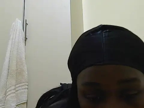 Snapshot of Heliosann chatting on July 8, 2026, 8:53 pm Heliosann online show from July 8, 2026, 8:53 pm