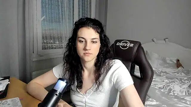 Avelinatt online show from July 16, 2026, 9:23 pm