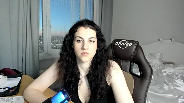 Avelinatt online show from July 18, 2026, 8:28 pm