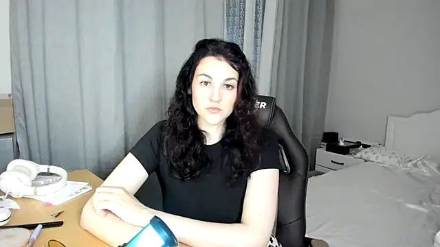 Avelinatt online show from July 24, 2026, 10:28 pm