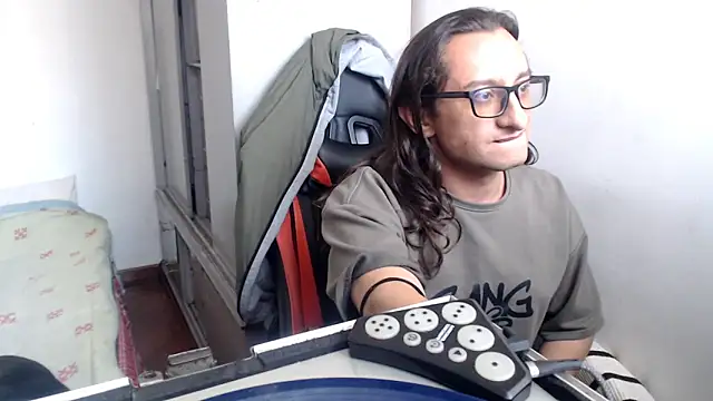 Snapshot of Latintemptation26 chatting on June 19, 2026, 9:31 pm Latintemptation26 online show from June 19, 2026, 9:31 pm