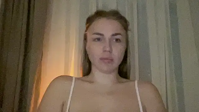 Snapshot of Corinnebi chatting on July 15, 2026, 8:27 pm Corinnebi online show from July 15, 2026, 8:27 pm