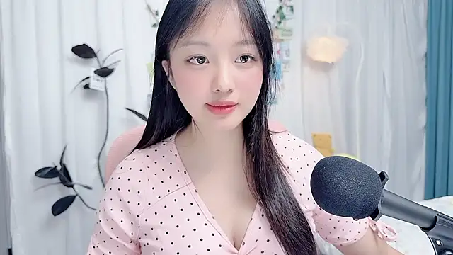 Winnie666999 online show from August 6, 2026, 3:18 pm