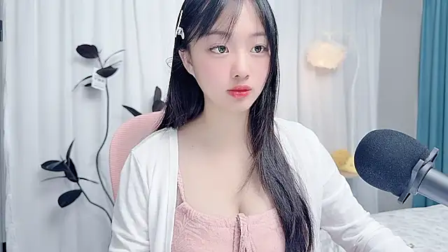 Winnie666999 online show from July 26, 2026, 3:13 am