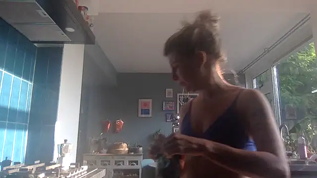 lindy94 online show from July 30, 2026, 6:01 am