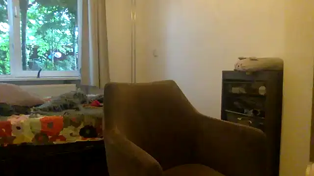 lindy94 online show from July 26, 2026, 6:37 pm