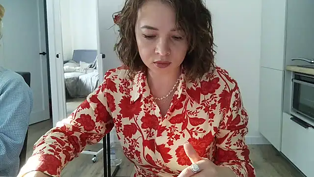 Snapshot of Selenneh chatting on July 16, 2026, 4:15 pm Selenneh online show from July 16, 2026, 4:15 pm