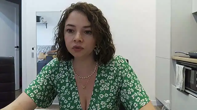 Snapshot of Selenneh chatting on July 15, 2026, 4:03 pm Selenneh online show from July 15, 2026, 4:03 pm