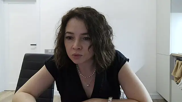 Snapshot of Selenneh chatting on July 24, 2026, 6:37 pm Selenneh online show from July 24, 2026, 6:37 pm