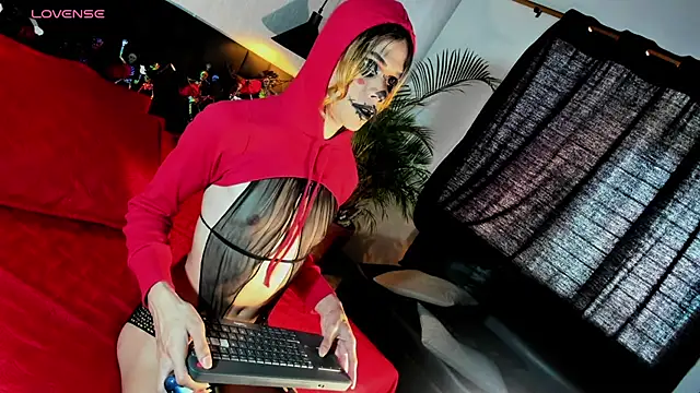 love amor  online show from October 31, 2025, 3:08 pm