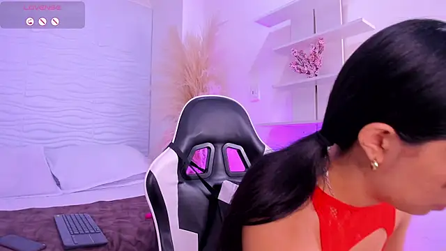 AylinLove  online show from August 6, 2026, 11:49 am