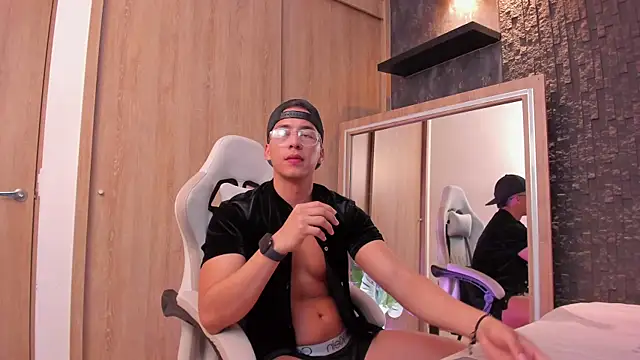 Matias strong1 online show from June 26, 2026, 12:00 pm