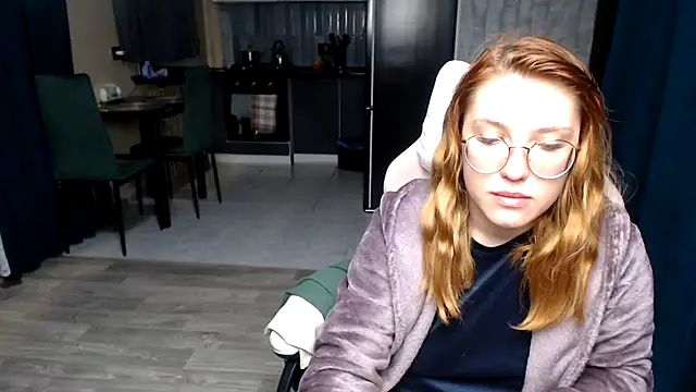 Reginasmilee online show from November 3, 2025, 2:39 am