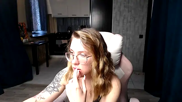 Snapshot of Reginasmilee chatting on September 11, 2025, 4:45 am Reginasmilee online show from September 11, 2025, 4:45 am