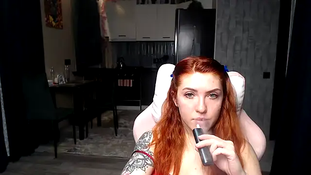 Snapshot of Reginasmilee chatting on March 13, 2026, 4:17 am Reginasmilee online show from March 13, 2026, 4:17 am