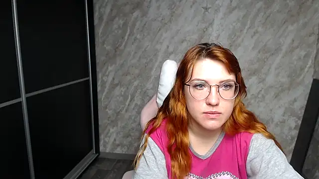 Snapshot of Reginasmilee chatting on March 5, 2026, 3:36 am Reginasmilee online show from March 5, 2026, 3:36 am