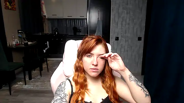 Snapshot of Reginasmilee chatting on April 2, 2026, 2:41 am Reginasmilee online show from April 2, 2026, 2:41 am