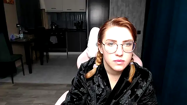 Reginasmilee online show from November 14, 2025, 1:42 am