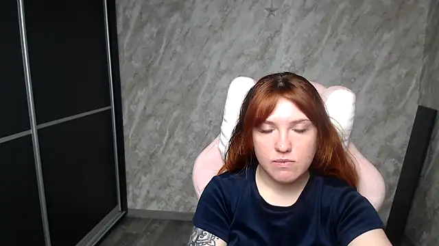 Reginasmilee online show from February 19, 2026, 4:53 am