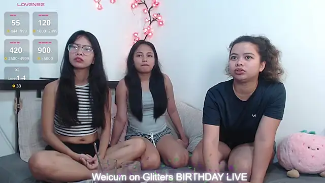Snapshot of ShiningGliteer chatting on July 26, 2026, 6:31 am ShiningGliteer online show from July 26, 2026, 6:31 am