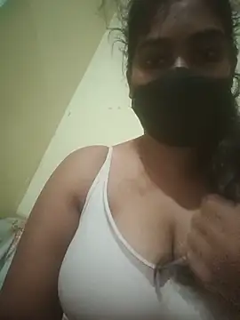 Cute-girlyy online show from July 12, 2026, 9:54 am