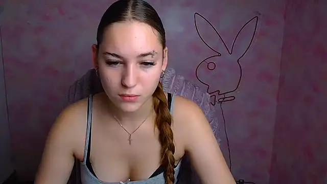 Holly Mooon  online show from July 7, 2026, 5:21 am