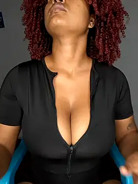 Snapshot of Leana25 chatting on July 7, 2026, 4:10 pm Leana25 online show from July 7, 2026, 4:10 pm