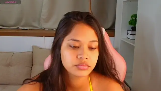 AmeliaEmmy online show from July 24, 2026, 7:32 pm