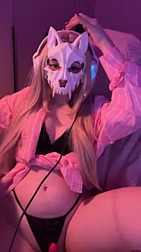 lili qilli online show from July 2, 2026, 3:23 am