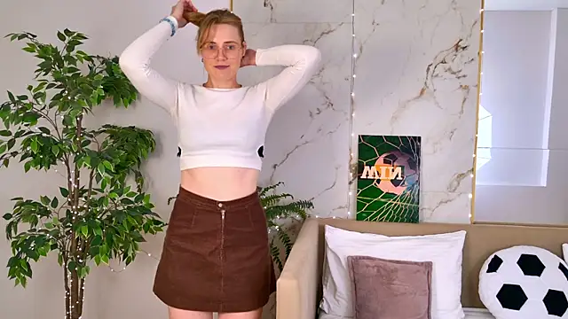 Chloelight online show from July 7, 2026, 7:23 am