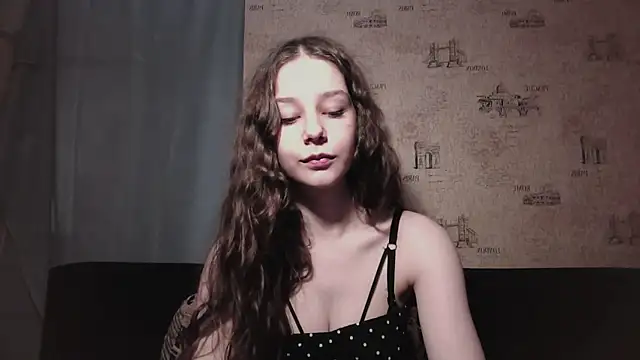 ElinoreHuxman online show from July 3, 2026, 12:33 pm