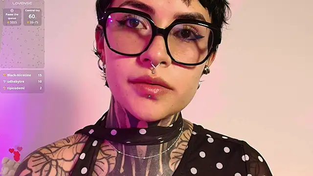 Luana Fiore0 online show from July 28, 2026, 8:52 pm