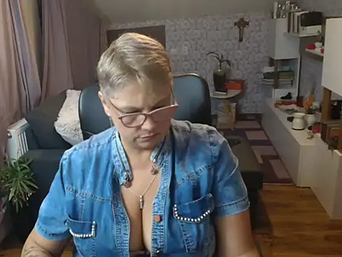 NewHellen4you online show from July 1, 2026, 7:25 pm