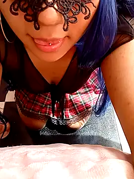 Snapshot of cremmluna chatting on July 8, 2026, 3:24 pm cremmluna online show from July 8, 2026, 3:24 pm