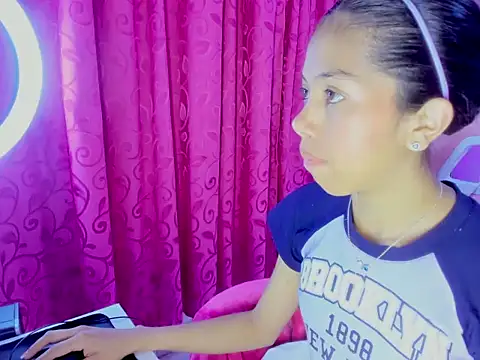 MelanieRousse online show from July 8, 2026, 1:41 am