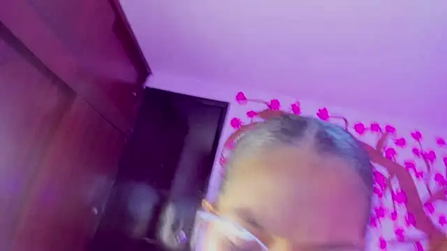 MelanieRousse online show from July 7, 2026, 2:47 am