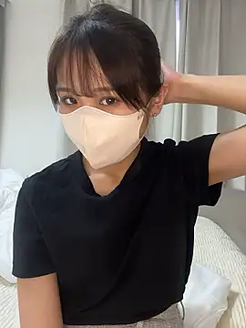 YUNA 033 online show from July 25, 2026, 9:06 am