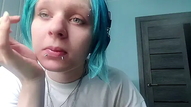 ZolaCoonradt online show from July 6, 2026, 1:18 pm