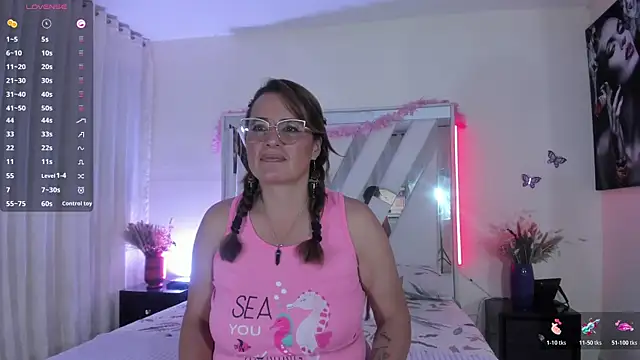 cristal laurentt online show from July 10, 2026, 2:11 am