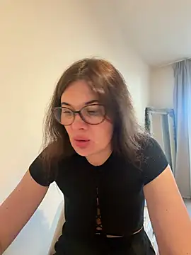 Sophie Virginia online show from July 17, 2026, 6:05 pm