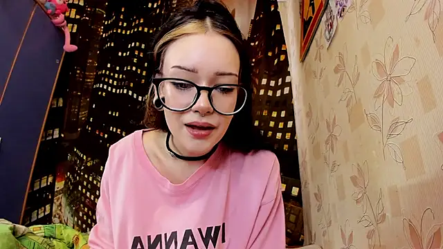 HoneyMolly  online show from July 13, 2026, 10:47 am