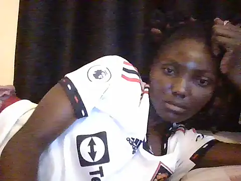 Snapshot of Black_beautygirlll chatting on July 9, 2026, 12:33 am Black beautygirlll online show from July 9, 2026, 12:33 am