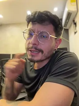 andrewlopezz online show from July 18, 2026, 9:23 pm