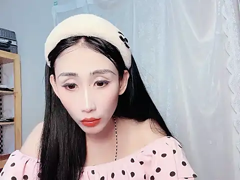 xiaoqq-01 online show from July 13, 2026, 8:13 am